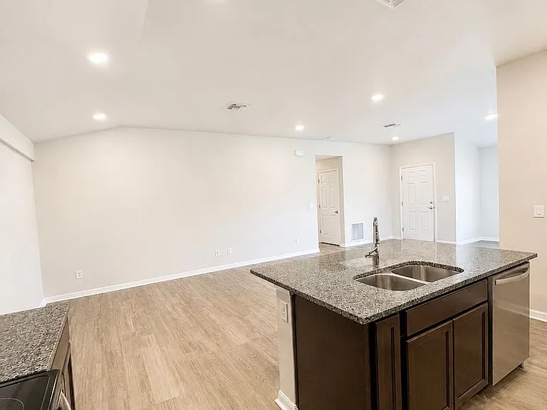 361 Greenbriar Blvd — Photo 9