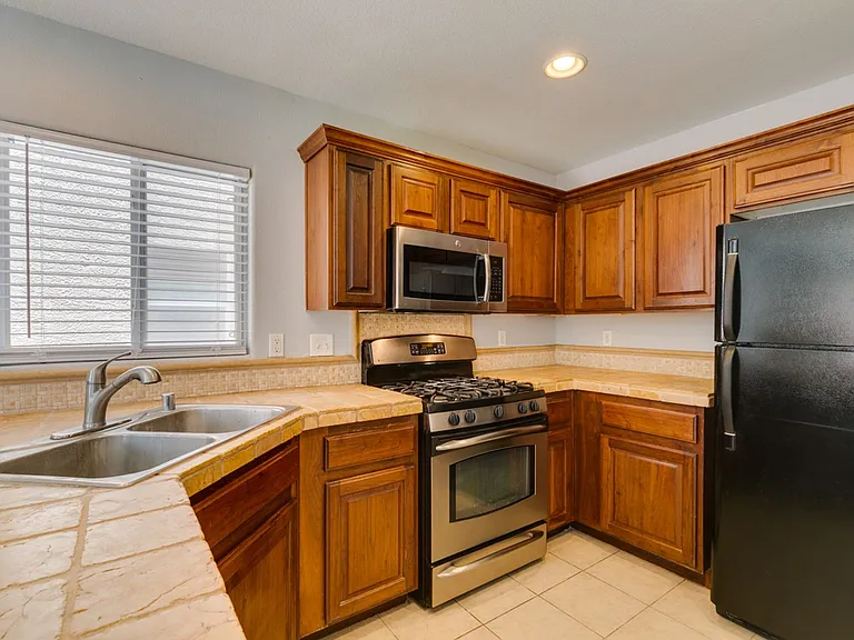 8433 Spencer Canyon St — Photo 26