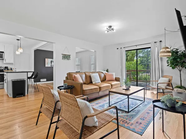 10136 Reeds Dr, Overland Park, KS 66207