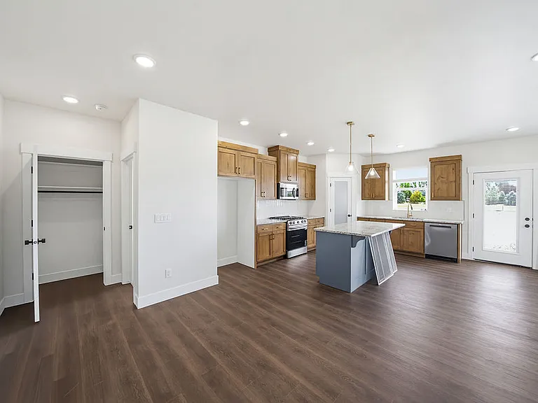 445 E River Ln — Photo 10