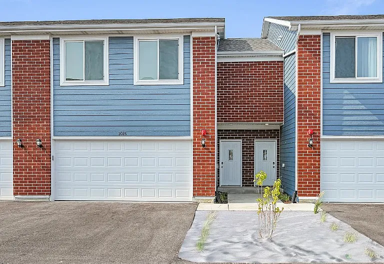 1059 Gillespie Ln — Photo 1