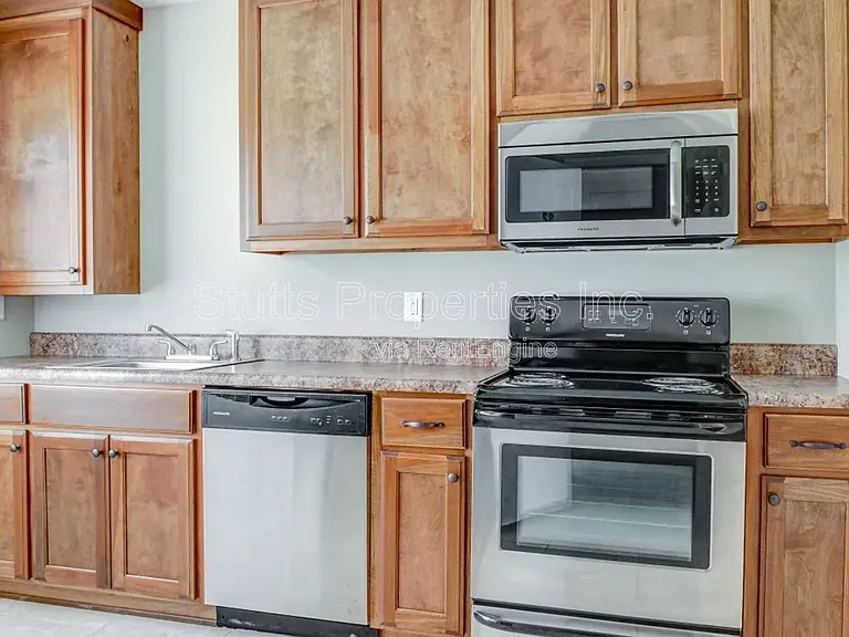 1246 Graham Ave #26 — Photo 2