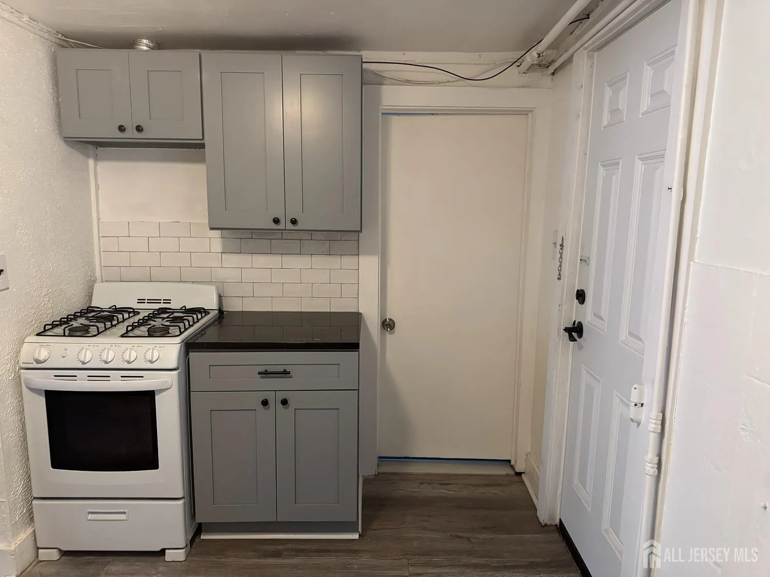 2 bed, 1.0 bath, $1,900 — Photo 4