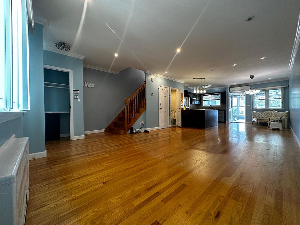 1st image of 279 Bay 10th St
