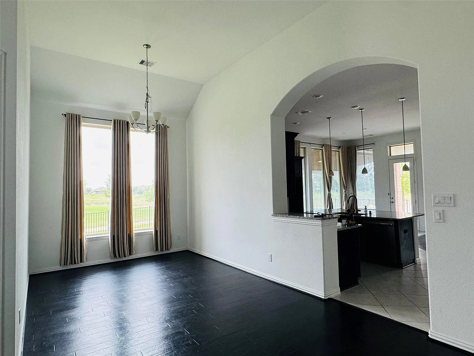 4 bed, 3.0 bath, 2946 sqft, $3,250 — Photo 3
