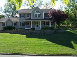 10 Lisa Ln, New Windsor, NY 12553