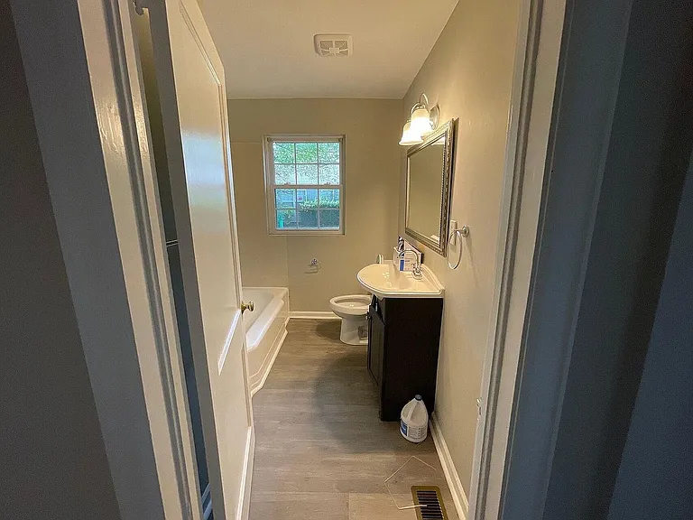 4111 Glory St — Photo 11