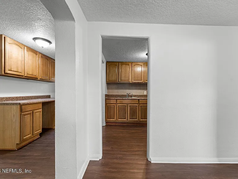 1424 W 9th St — Photo 19