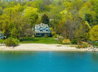 86 Wallacks Dr, Stamford, CT 06902