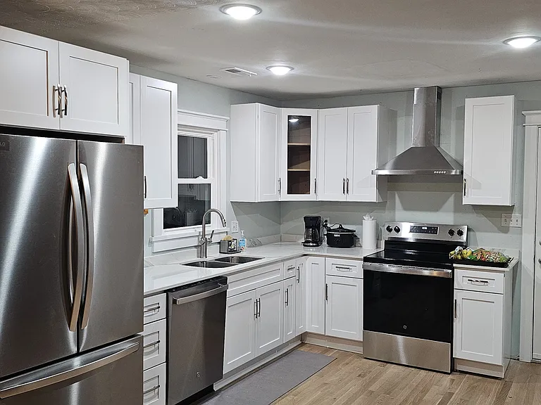 8076 Yacht Haven Rd — Photo 3