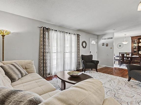 3rd image of 2113 Cherrycove Ct