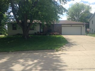 816 San Salvador Ave, Carroll, IA 51401