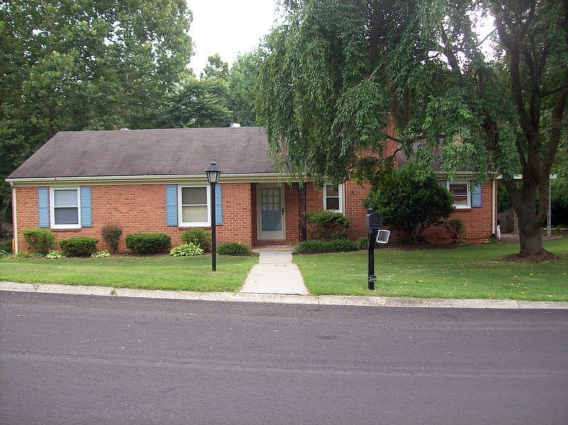 1st image of 4154 Woodridge Dr