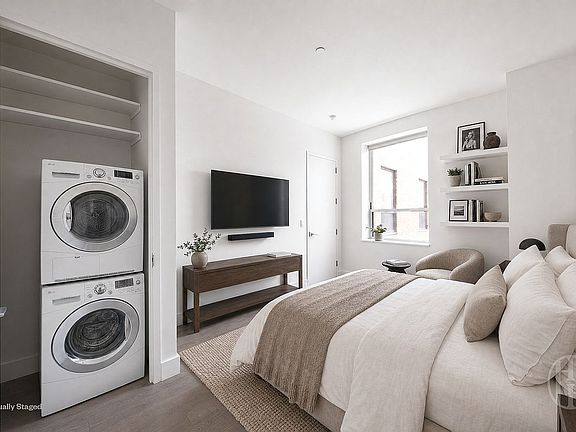 3rd image of 416 W 52nd St #W525