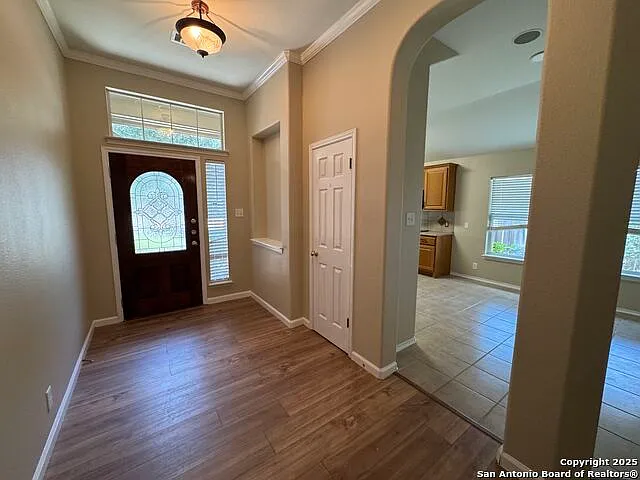 3 bed, 2.0 bath, 1807 sqft, $2,400 — Photo 4