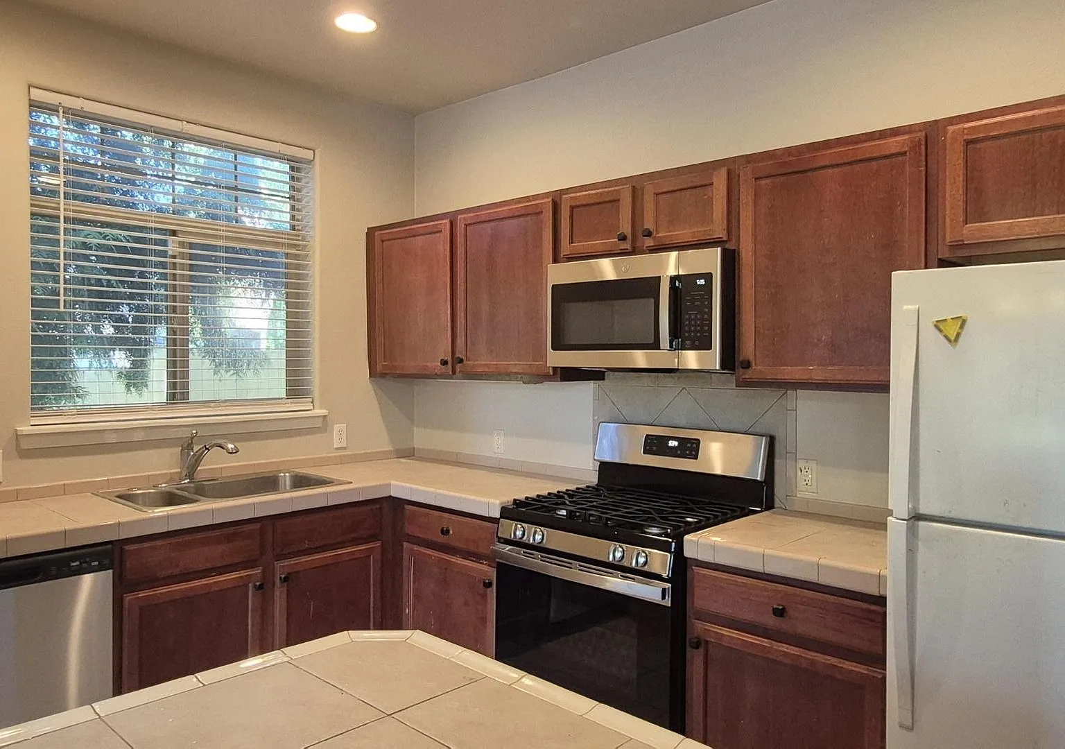 Edgefield Town Home Just steps away from McMenamins Edgefield, and Old Town Troutdale — Photo 2
