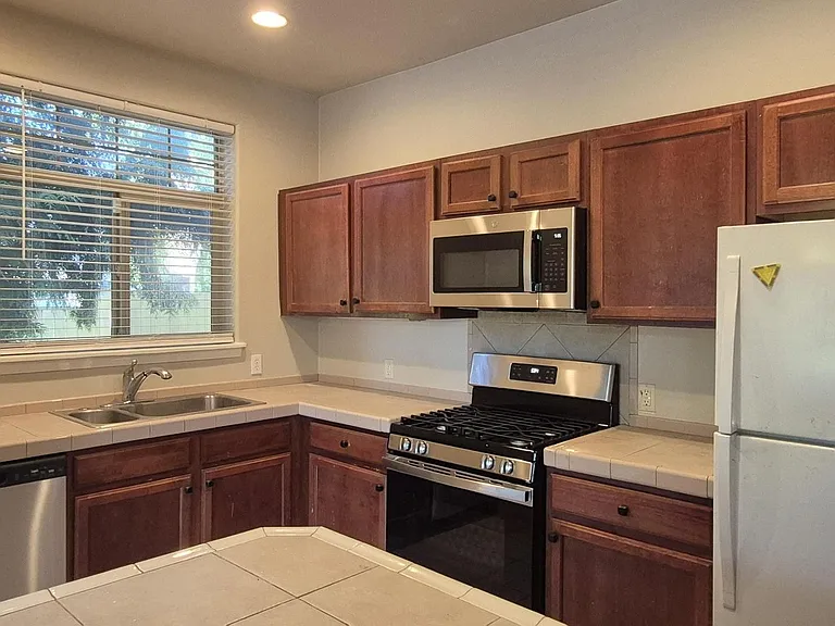 1311 SW Edgefield Meadows Ct — Photo 2
