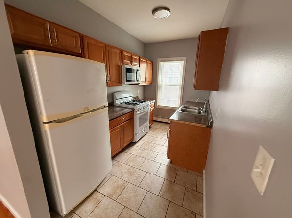 488 Ridge St #2