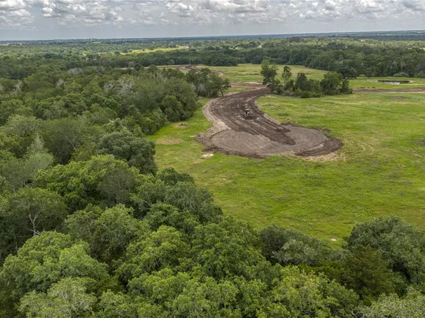 3 Ridgewood Farms Way, Brenham, TX 77833