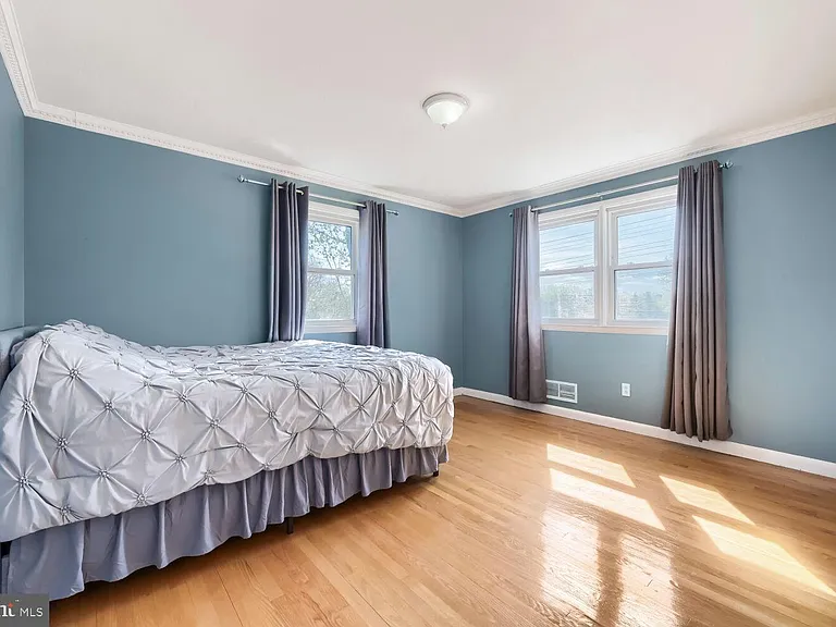 114 E Seminary Ave — Photo 13