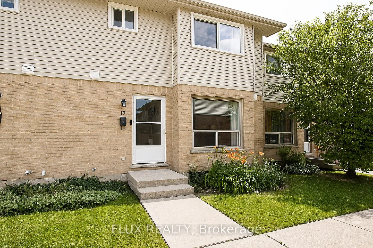 3 bed, $2,300 — Photo 3