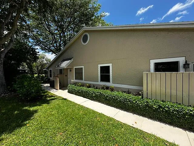 2173 Discovery Cir W — Photo 17