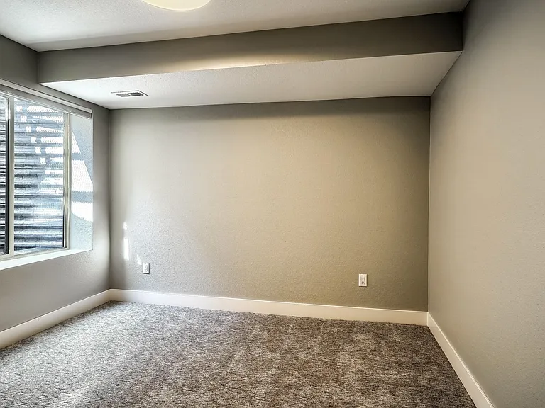 718 W 1st Ave — Photo 38