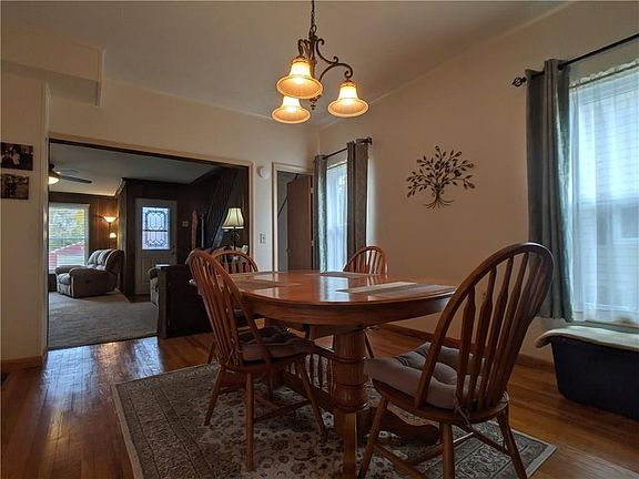 3rd image of 1403 W Henley St