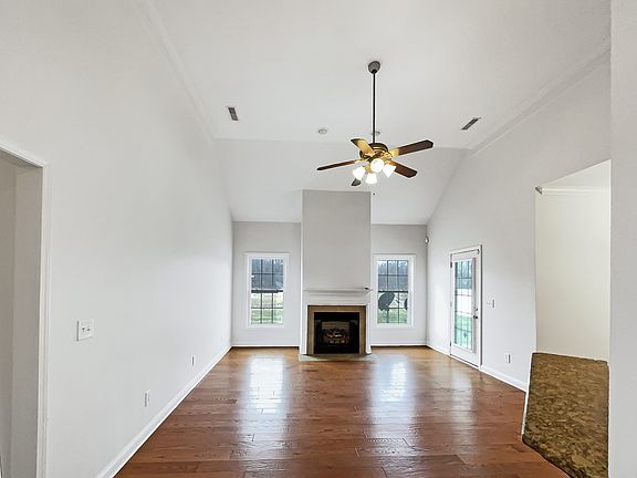 5th image of 712 Richards Dr