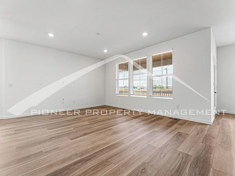 701 Lillibrook Pl — Photo 5