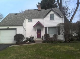 90 Saint Regis Dr N, Rochester, NY 14618