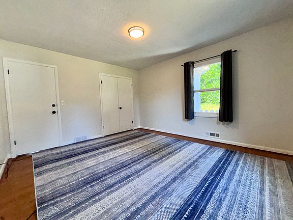 2nd image of 10410 NE Fargo St #D