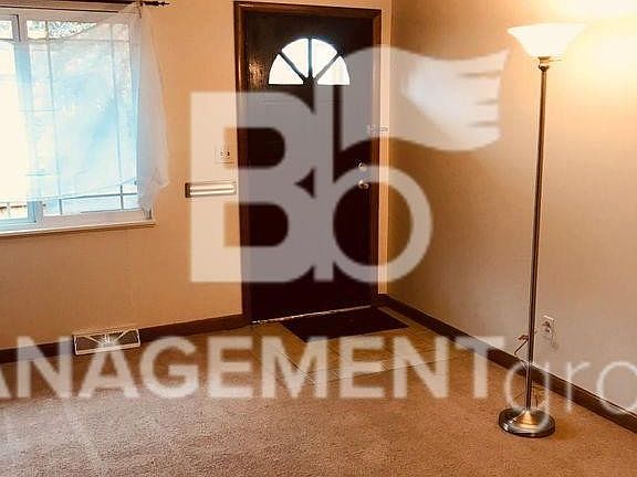 3rd image of 5442 NE 38th Ave