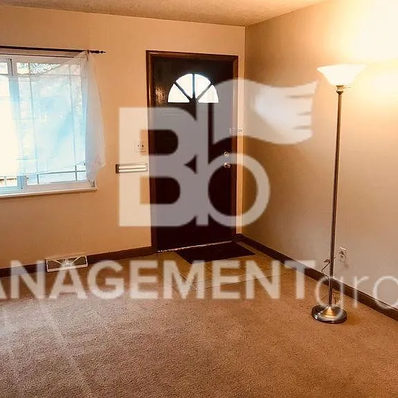 5442 NE 38th Ave — Photo 3