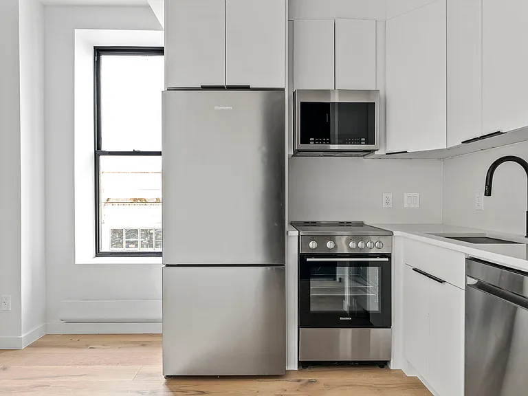 557 5th Ave #3A — Photo 2