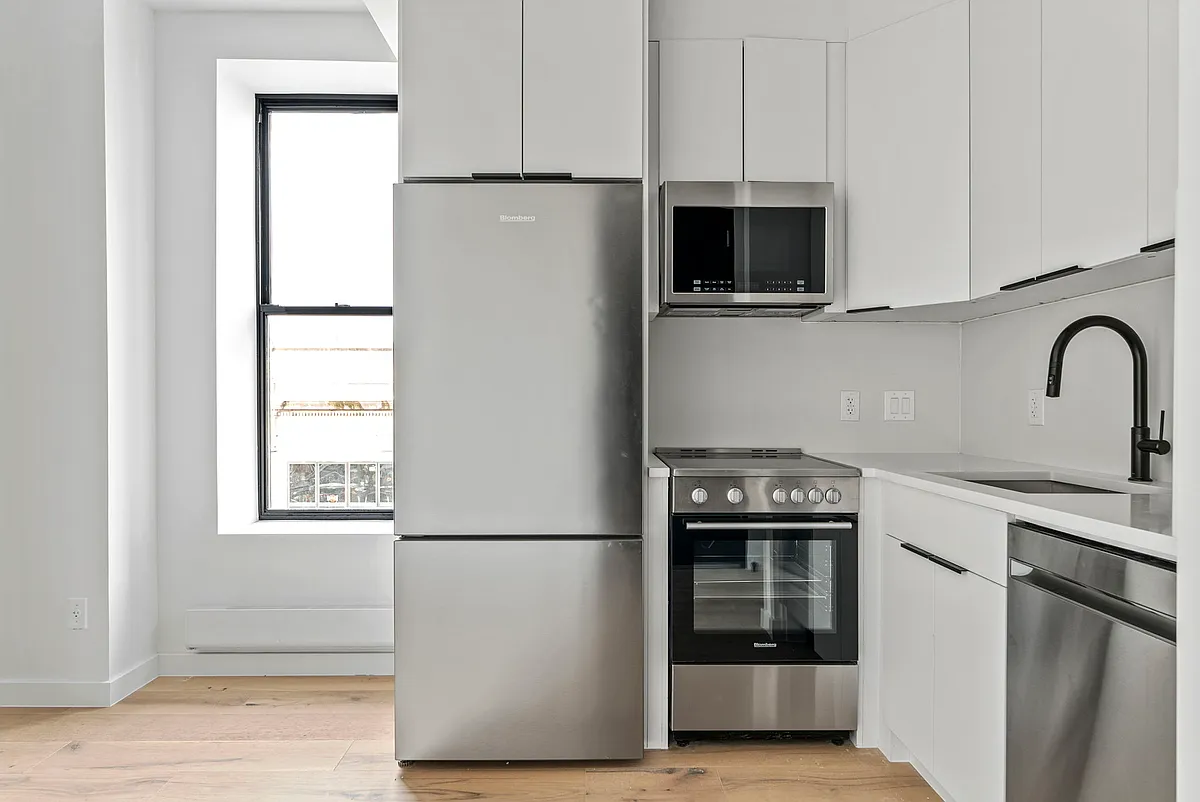 Building Photo - 557 5th Ave #3A