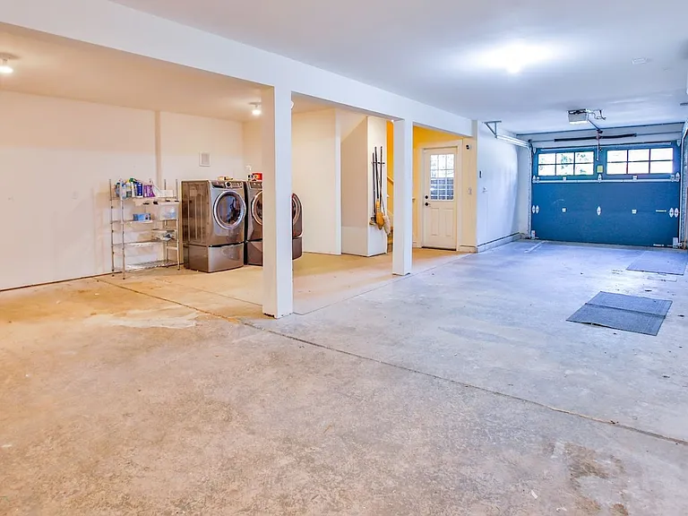 1086 Village Loop — Photo 32