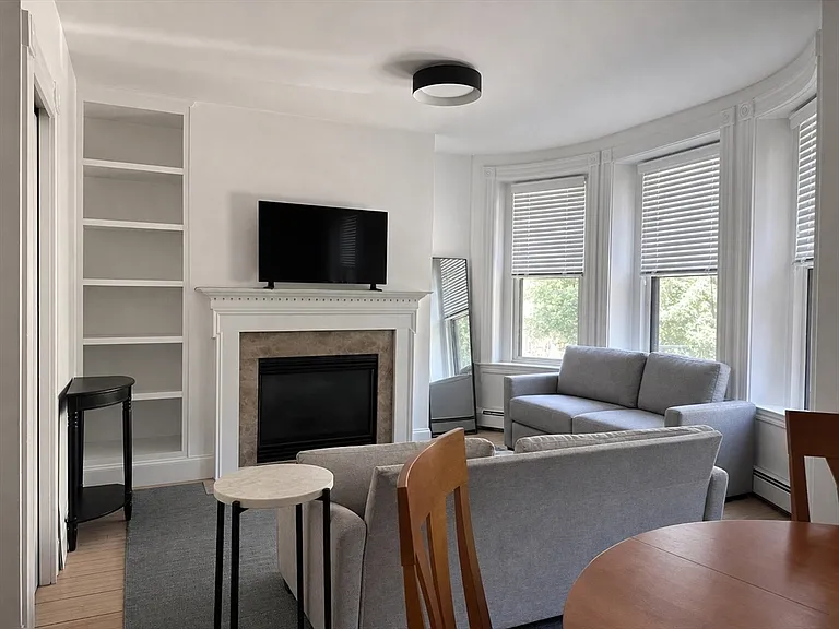 120 Brook St #2 — Photo 6
