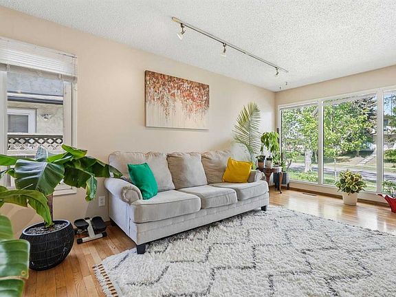 4th image of 121 NE Sunbank Way SE