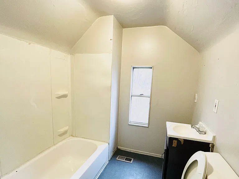 426 E Broadway St #2 — Photo 5