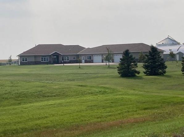 6022 Highway 15, New Rockford, ND 58356