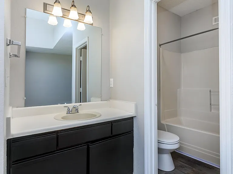 Summerlake Apartments — Photo 38