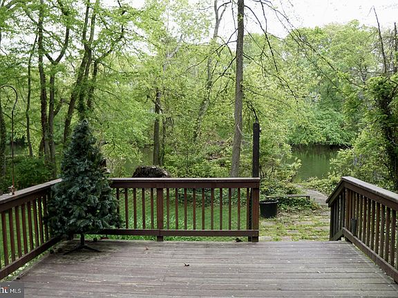5th image of 8 Dennis Ave