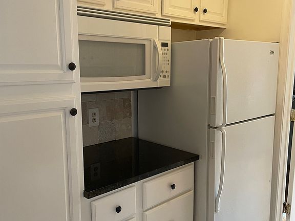 2nd image of 700-724 N Monroe St #17998390