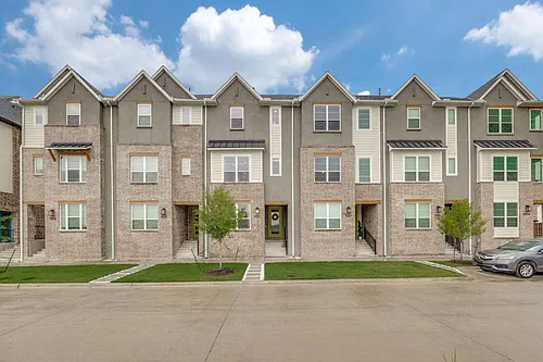 933 Heights Way Photo 1