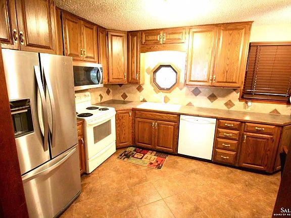 3rd image of 310 E Parkway Ave