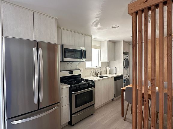 5th image of 922 Lincoln Blvd APT 6