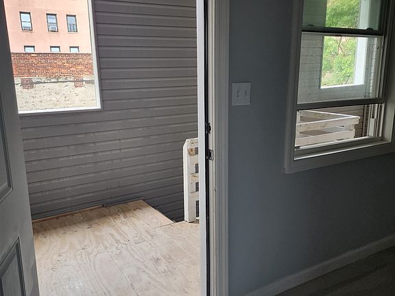 4th image of 33 Saint Josephs Ave Floor 2