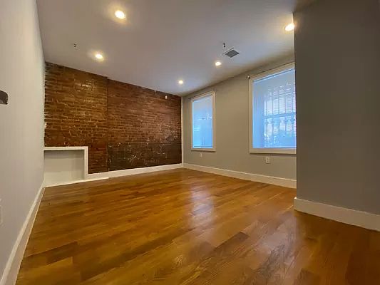5th image of 248 Jefferson Ave