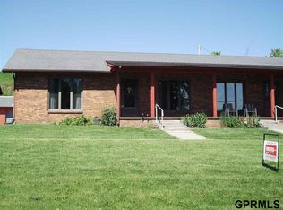 304 S 14th St APT F, Tekamah, NE 68061